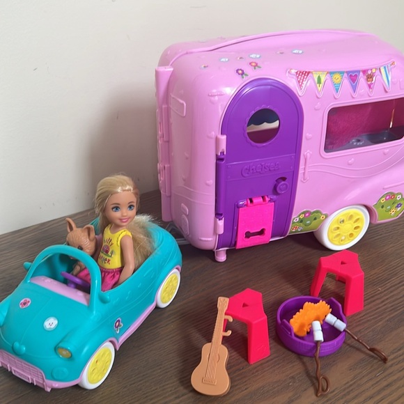 Barbie Club Chelsea Camper Playset with Accessories - Picture 2 of 8